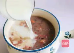 Illustration of how to make milky red bean and barley porridge 10