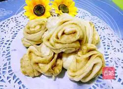 Illustration of how to make sesame sauce large flower rolls 12