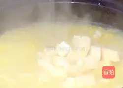 Lotus root and minced meat millet porridge recipe illustration 8