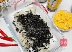 Illustration of how to make seaweed rice balls 6