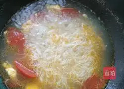 Illustration of how to make tomato and egg rice noodles 10