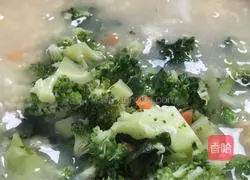 Illustration of how to make broccoli, oatmeal and millet porridge 5