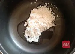 Illustration of how to make carrot and minced meat porridge 6