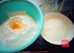 Illustration of how to make colorful flower rolls 5