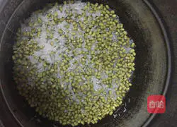Illustration of how to make mung bean porridge 3