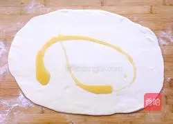 Illustration of how to make scallion rolls 5