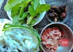 Illustration of how to make rice noodles with sliced ​​pork 1