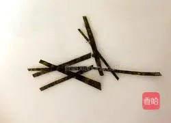 Illustration of how to make football rice balls 3