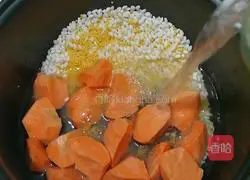 Illustration of how to make sweet potato porridge 4