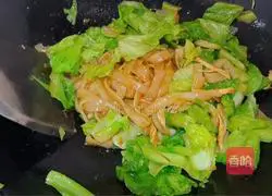 Illustration of how to make fried rice noodles with shredded chicken 10