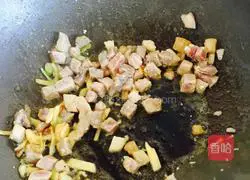 Illustration of how to make stir-fried flower rolls 3