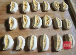 Illustration of how to make two-color chrysanthemum rolls 7