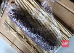 Illustration of how to make black rice balls 7