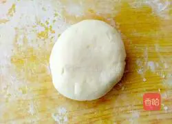 Illustration of how to make salt and pepper shell flower rolls 10