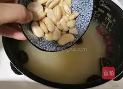 Illustration of how to make lotus seeds, red dates and millet porridge 9