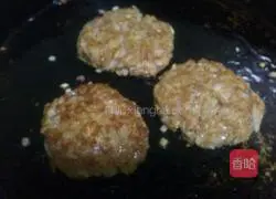 Pork and Egg Burger Recipe Illustration 6