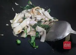 Illustration of how to make wet fried rice noodles 7