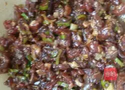 Illustration of how to make diced mutton and carrot pot stickers 1