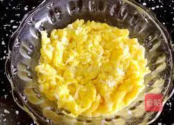 Illustration of how to make vegetarian pot stickers with mushrooms and vegetables 7