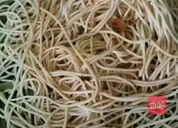 Illustration of how to make braised beans and noodles 9