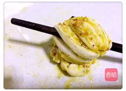 Illustration of how to make walnut sesame rolls 15