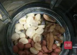Illustration of how to make peanut lotus seed paste 2
