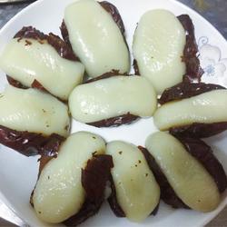 Glutinous rice cake with dates