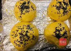 Illustration of how to make beef burgers 6