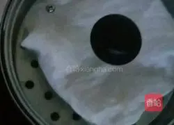 Illustration of how to make red date and corn residue hair cake 12