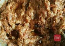 Pork and Cabbage Pie Illustration of how to do it 6