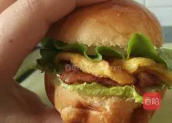 Illustration of how to make mini burgers 9