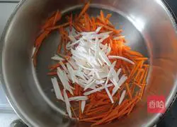 Stir-fry Illustration of how to make plain rice noodles 6