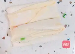 Illustration of how to make fragrant flower rolls 5