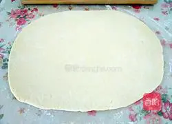 Illustration of how to make colorful flower rolls 7