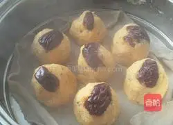 Illustration of making soft assorted steamed buns 4