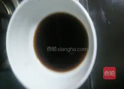 Illustration of how to make bacon clay pot rice 10