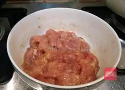 Illustration of how to make curry chicken rice 2