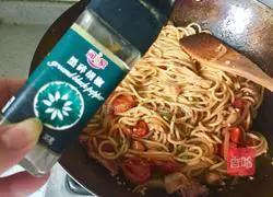 Illustration of how to make cherry tomatoes and bacon pasta 15