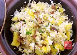 Illustration of how to make sweet potato and sausage claypot rice 6