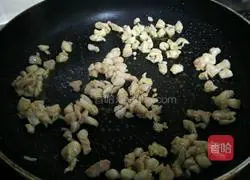 Illustration of how to make piglet rice balls 6