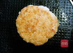 Illustration of how to make shrimp burger 6