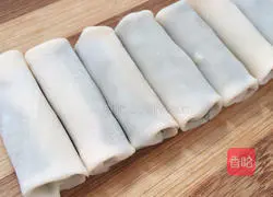 Illustration of how to make fried spring rolls 3