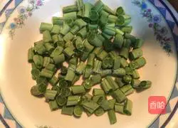 Illustration of how to make braised rice with mushrooms and chicken legs 2