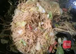 Illustration of how to make fried rice noodles 6