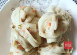 Illustration of how to make two-color flower rolls 7