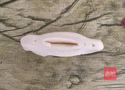 Illustration of how to make white flour twist rolls 7