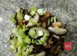 Illustration of how to make mushroom and lean meat porridge 4