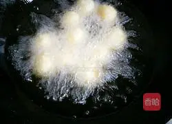 Illustration of how to make fried Lantern Festival 6