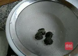 Illustration of how to make black sesame and osmanthus Lantern Festival 6