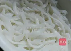 Illustration of how to make fried rice noodles with vegetables and eggs 1